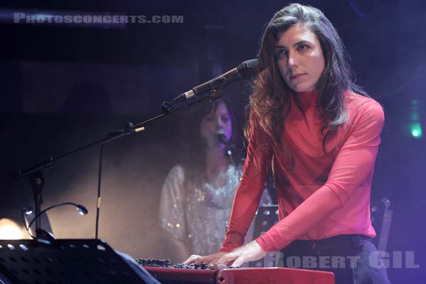 JULIA HOLTER - 2018-12-05 - PARIS - Petit Bain - 